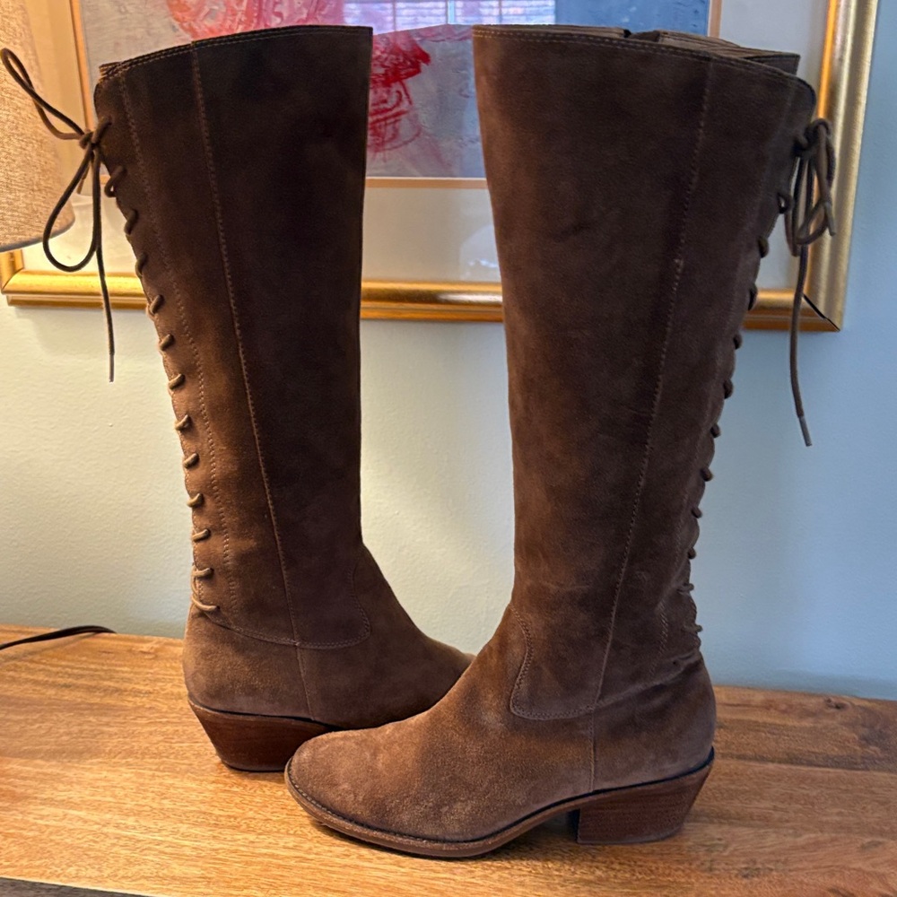 Elegant Brown Lace-Up Suede Boots